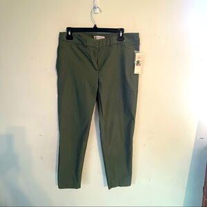 Nanette green cropped style pants size 8